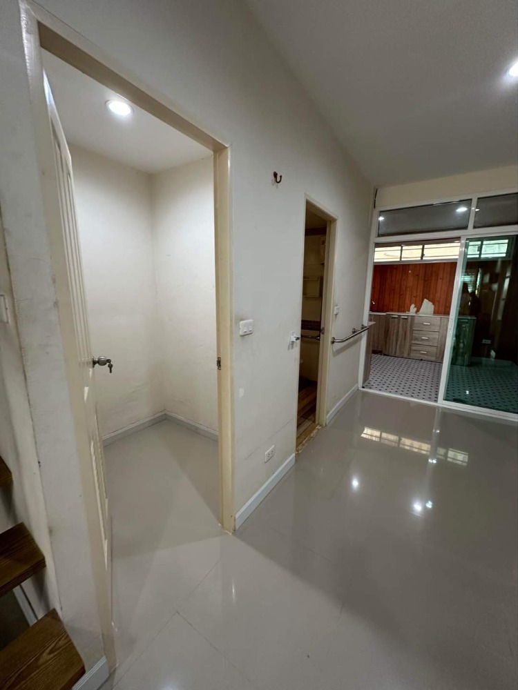 ทาวน์เฮ้าส์ ลาดพร้าว 110 แยก 3 / 4 ห้องนอน (ขาย), Townhouse Ladprao 110 Yaek 3 / 4 Bedrooms (FOR SALE) JANG059