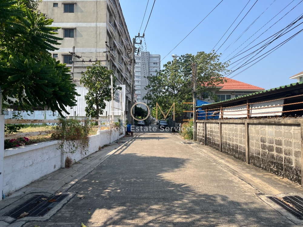 ที่ดิน ลาดพร้าว 94 / 88 ตารางวา (ขาย), Land Ladprao 94 / 352 Square Metre (FOR SALE) RUK755