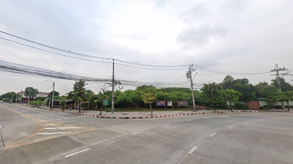 ที่ดิน วงเวียนซอยเฉลิมพระเกียรติ ร.9 28 / 394 ตารางวา (ขาย), Land Roundabout Soi Chaloem Prakiat Ratchakan Thi 9 Soi 28 / 788 Square Metre (FOR SALE) PUY321