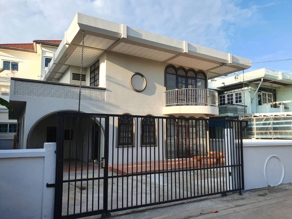 บ้านเดี่ยว โชคชัย 4 ซอย 7 / 4 ห้องนอน (ขายพร้อมผู้เช่า), Detached House Chokchai 4 Soi 7 / 4 Bedrooms (SALE WITH TENANT) RUK761