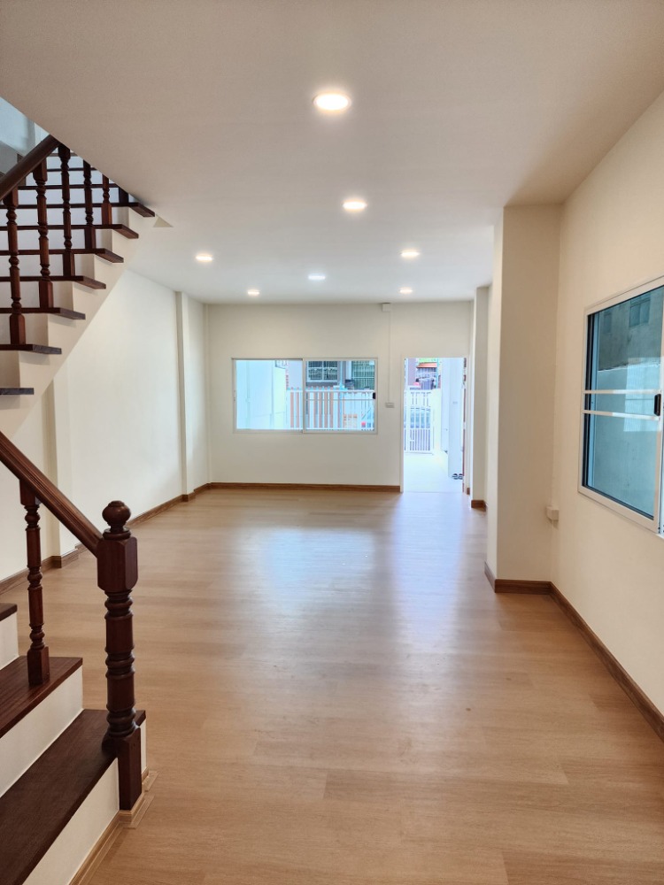 ทาวน์โฮม ซอยร่วมศุภ 1 / 2 ห้องนอน (ขาย), Townhome Soi Ruam Supa 1 / 2 Bedrooms (SALE) Q067