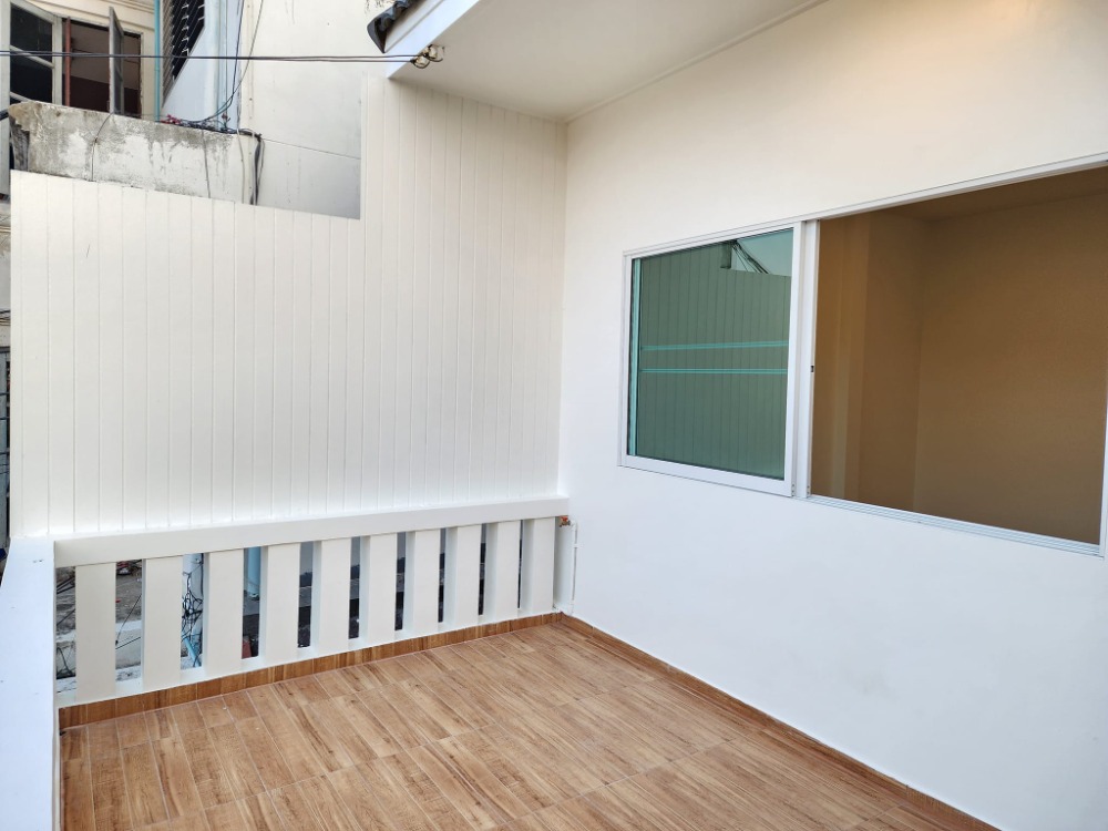 ทาวน์โฮม ซอยร่วมศุภ 1 / 2 ห้องนอน (ขาย), Townhome Soi Ruam Supa 1 / 2 Bedrooms (SALE) Q067