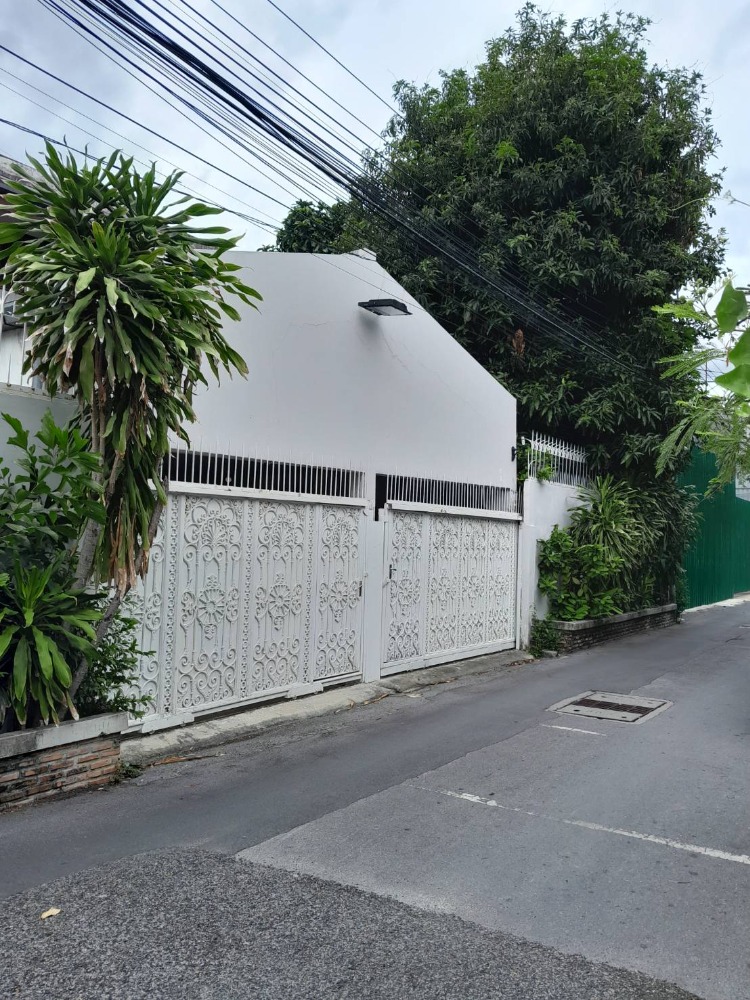 ที่ดินพร้อมบ้าน ซอยปรีดีพนมยงค์ 45 / 85 ตารางวา (ขาย), Land with House Soi Pridi Panomyong 45 / 340 Square Metre (FOR SALE) PALM789