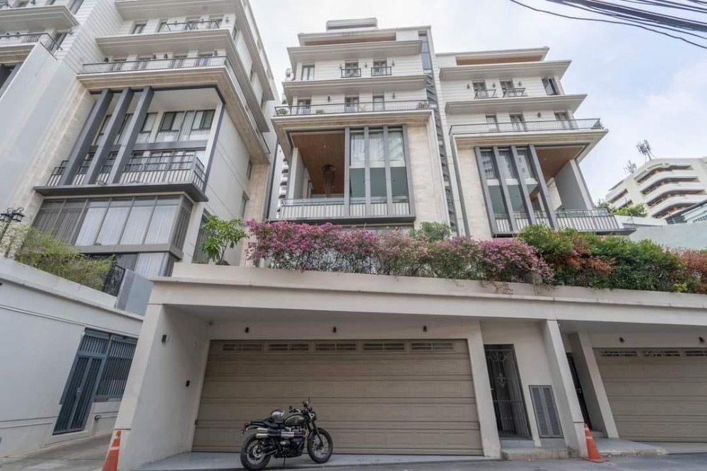 ทาวน์โฮม 749 เรสซิเดนซ์ / 4 ห้องนอน (ขาย), 749 Residence / Townhome 4 Bedrooms (FOR SALE) TP377