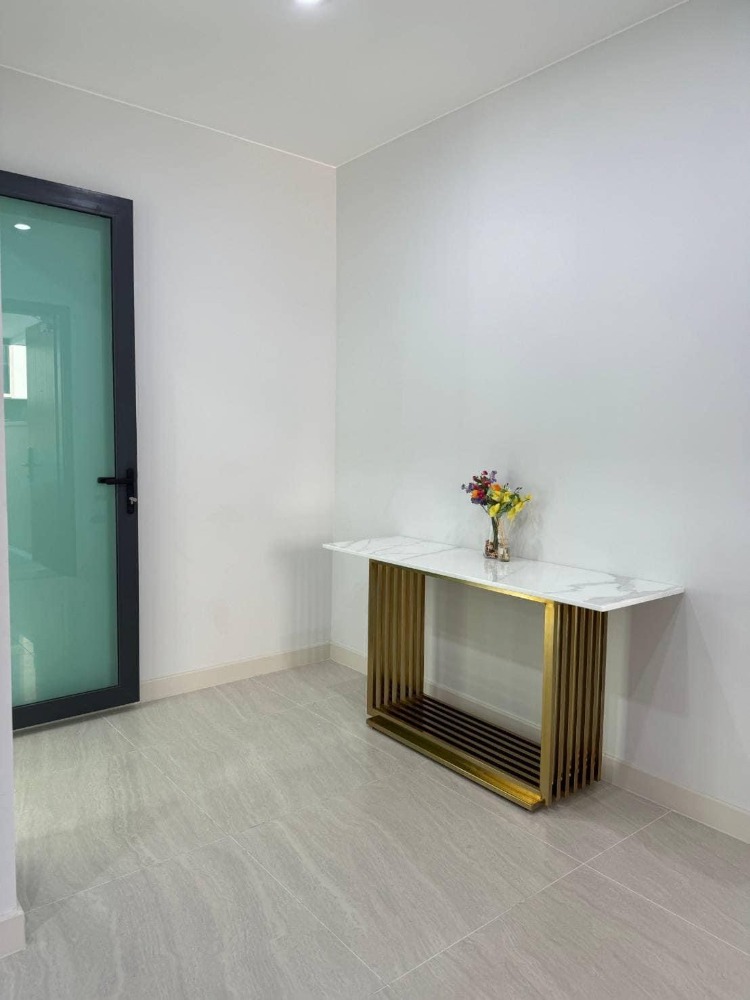 ทาวน์โฮม บ้านกลางเมือง คลาสเซ่ สุขุมวิท 77 / 3 ห้องนอน (ขาย), Baan Klang Muang Classe Sukhumvit 77 / Townhome 3 Bedrooms (FOR SALE) HL1632