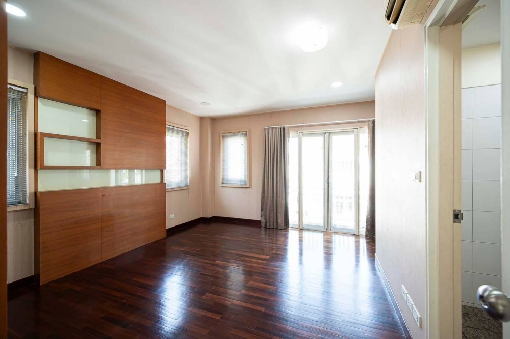 ทาวน์เฮ้าส์ บ้านหงส์นคร สุขุมวิท 54 / 4 ห้องนอน (ขาย), Baan Hong Nakorn Sukhumvit 54 / Townhouse 4 Bedrooms (FOR SALE) PUY360