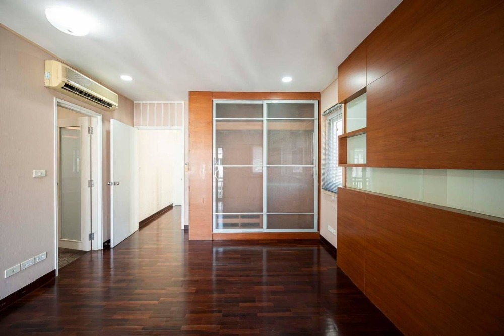 ทาวน์เฮ้าส์ บ้านหงส์นคร สุขุมวิท 54 / 4 ห้องนอน (ขาย), Baan Hong Nakorn Sukhumvit 54 / Townhouse 4 Bedrooms (FOR SALE) PUY360