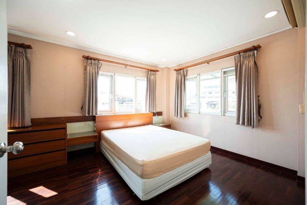 ทาวน์เฮ้าส์ บ้านหงส์นคร สุขุมวิท 54 / 4 ห้องนอน (ขาย), Baan Hong Nakorn Sukhumvit 54 / Townhouse 4 Bedrooms (FOR SALE) PUY360