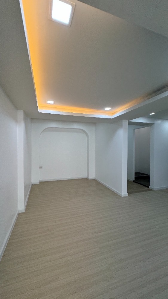 ทาวน์เฮ้าส์ ซอยนวลจันทร์ 27 / 2 ห้องนอน (ขาย), Townhouse Soi Nuanchan 27 / 2 Bedrooms (FOR SALE) KARN066