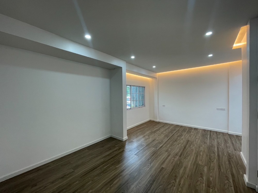 ทาวน์เฮ้าส์ ซอยนวลจันทร์ 27 / 2 ห้องนอน (ขาย), Townhouse Soi Nuanchan 27 / 2 Bedrooms (FOR SALE) KARN066