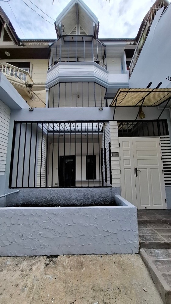 ทาวน์เฮ้าส์ ซอยพหลโยธิน 40 / 4 ห้องนอน (ขาย), Townhouse Soi Phahonyothin 40 / 4 Bedrooms (FOR SALE) KARN054