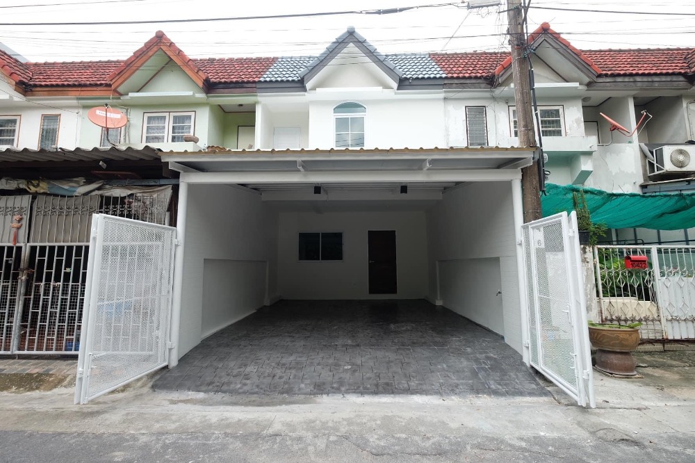 ทาวน์เฮ้าส์ หมู่บ้านสวนทิพย์ คลองลำเจียก 12 / 3 ห้องนอน (ขาย), Suanthip Village Khlong Lamchiak 12 / Townhouse 3 Bedrooms (FOR SALE) KARN061