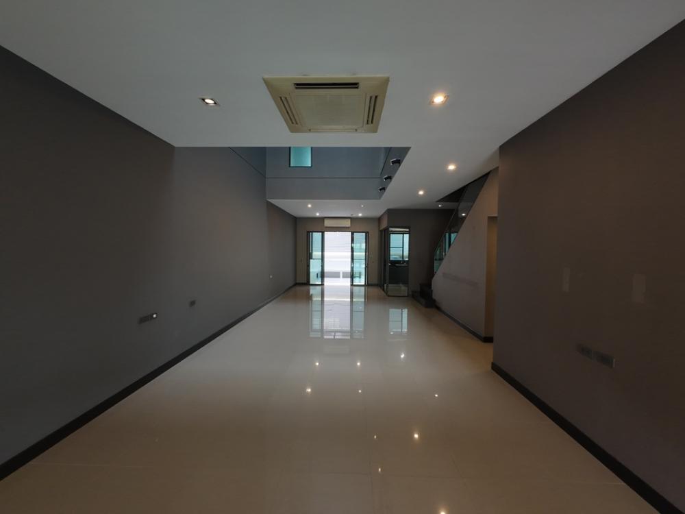 ทาวน์โฮม แลนด์มาร์ค เอกมัย - รามอินทรา / 3 ห้องนอน (ขาย), Landmark Ekamai - Ramindra / Townhome 3 Bedrooms (FOR SALE) KARN087