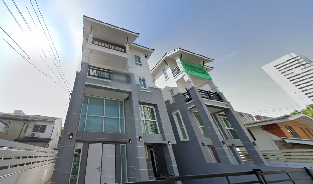 ทาวน์โฮม ซอยปรีดีพนมยงค์ 31 / 6 ห้องนอน (ขาย), Townhome Soi Pridi Banomyong 31 / 6 Bedrooms (FOR SALE) PUY383