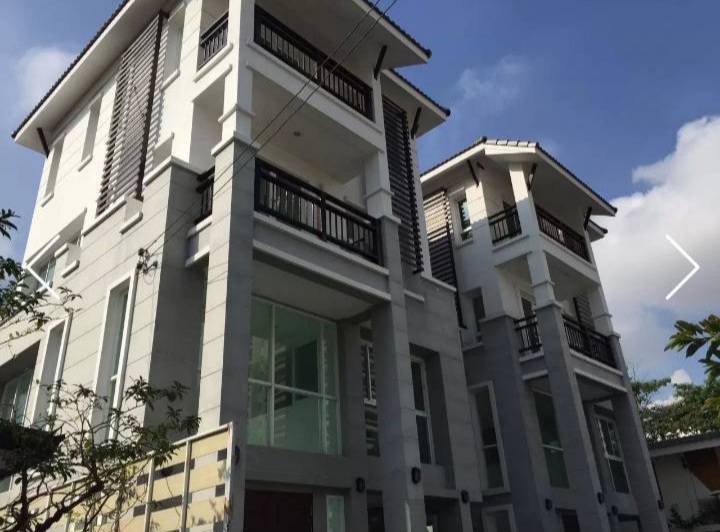 ทาวน์โฮม ซอยปรีดีพนมยงค์ 31 / 6 ห้องนอน (ขาย), Townhome Soi Pridi Banomyong 31 / 6 Bedrooms (FOR SALE) PUY383