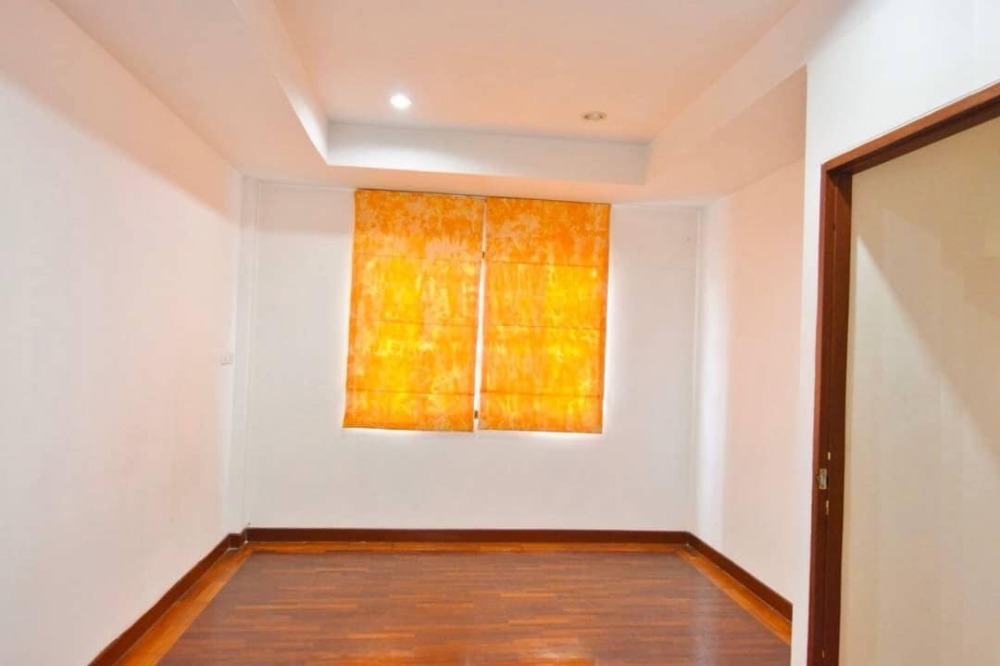 ทาวน์โฮม ซอยสุขุมวิท 52 / 6 ห้องนอน (ขาย), Townhome Soi Sukhumvit 52 / 6 Bedrooms (FOR SALE) PUY384