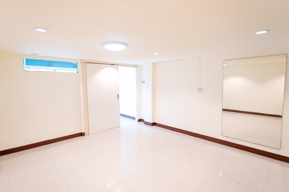 ทาวน์โฮม ลาดพร้าว 128/4 / 5 ห้องนอน (ขาย), Townhome , Lat Phrao 128/4 / 5 Bedrooms (FOR SALE) JANG179