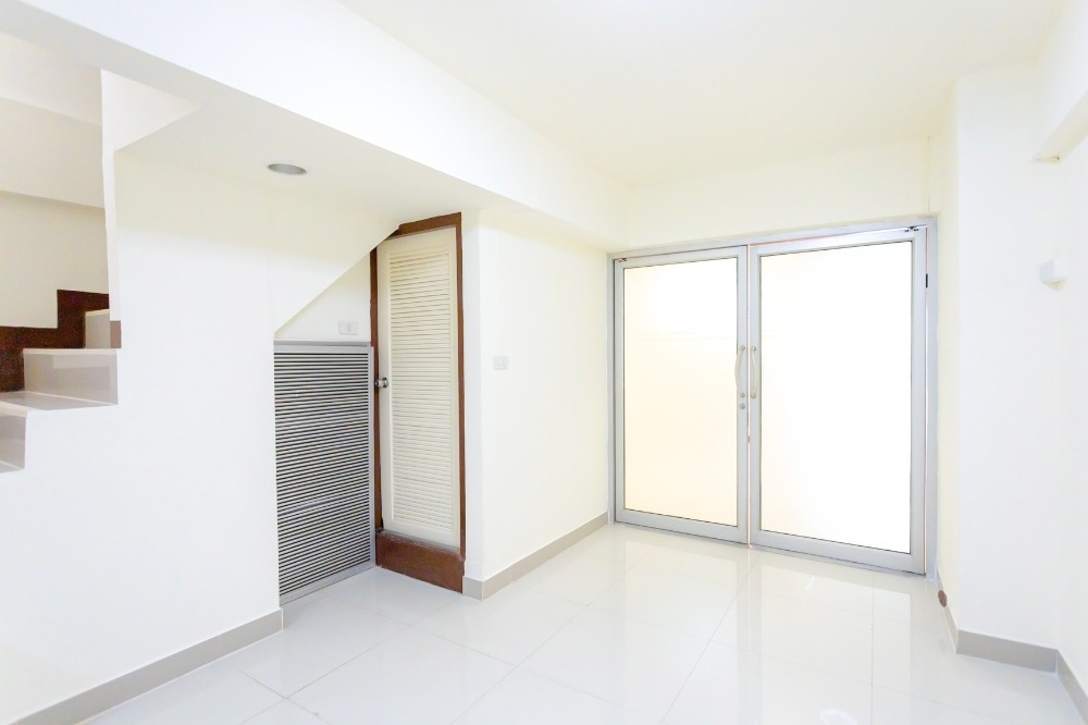 ทาวน์โฮม ลาดพร้าว 128/4 / 5 ห้องนอน (ขาย), Townhome , Lat Phrao 128/4 / 5 Bedrooms (FOR SALE) JANG179