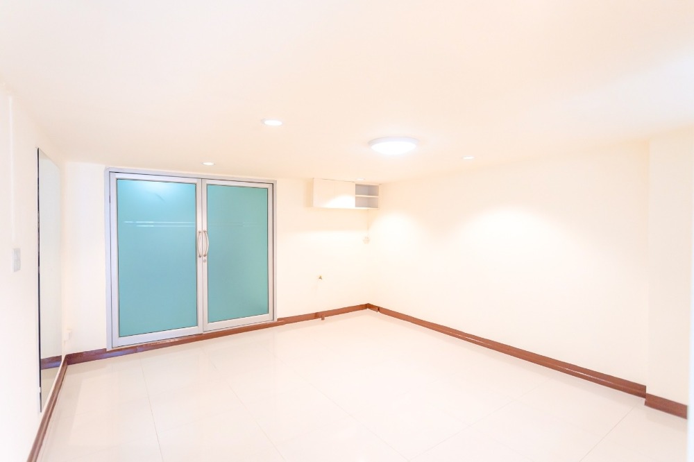 ทาวน์โฮม ลาดพร้าว 128/4 / 5 ห้องนอน (ขาย), Townhome , Lat Phrao 128/4 / 5 Bedrooms (FOR SALE) JANG179