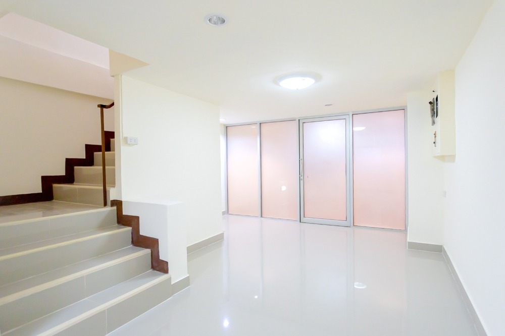 ทาวน์โฮม ลาดพร้าว 128/4 / 5 ห้องนอน (ขาย), Townhome , Lat Phrao 128/4 / 5 Bedrooms (FOR SALE) JANG179