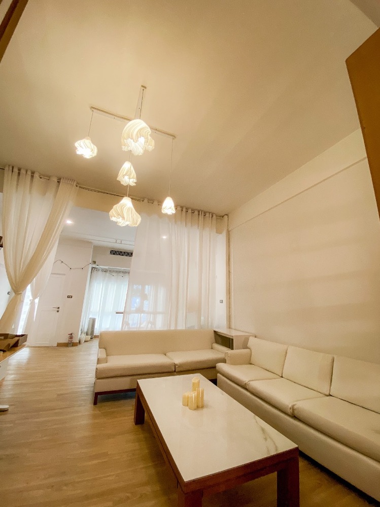 ทาวน์เฮ้าส์ ซอยเอกมัย 10 / 5 ห้องนอน (ขาย), Townhouse Soi Ekkamai 10 / 5 Bedrooms (FOR SALE) PUY386