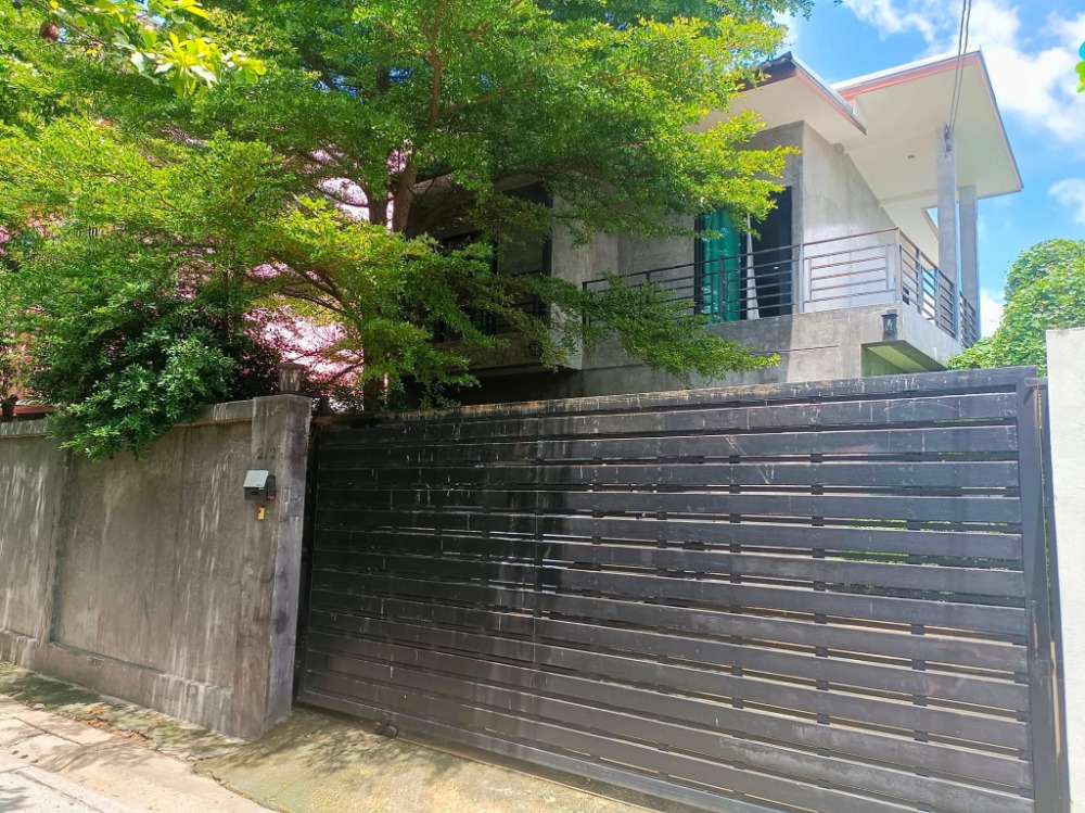 บ้านเดี่ยว ซอยลาดพร้าว 101 แยก 42-4 / 3 ห้องนอน (ขาย), Detached House Soi Ladprao 101 Yaek 42-4 / 3 Bedrooms (FOR SALE) KARN116