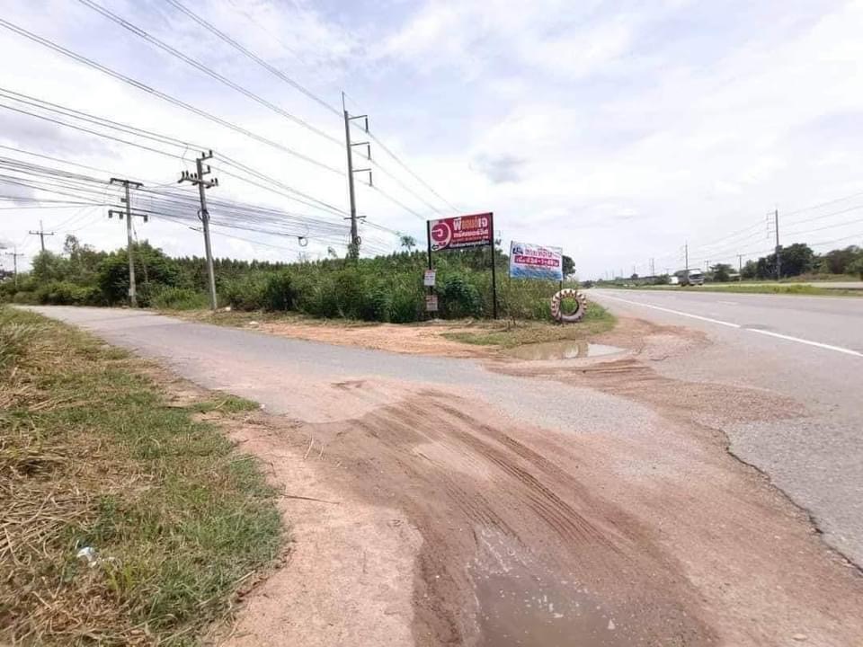 ที่ดิน ติดถนนเลียบอ่างเก็บน้ำ ใกล้ WHA / 12 ไร่ 61 ตารางวา (ขาย), Land adjacent to the road along the reservoir, near WHA / 12 Rai 61 Square Wa (FOR SALE) NEWC197