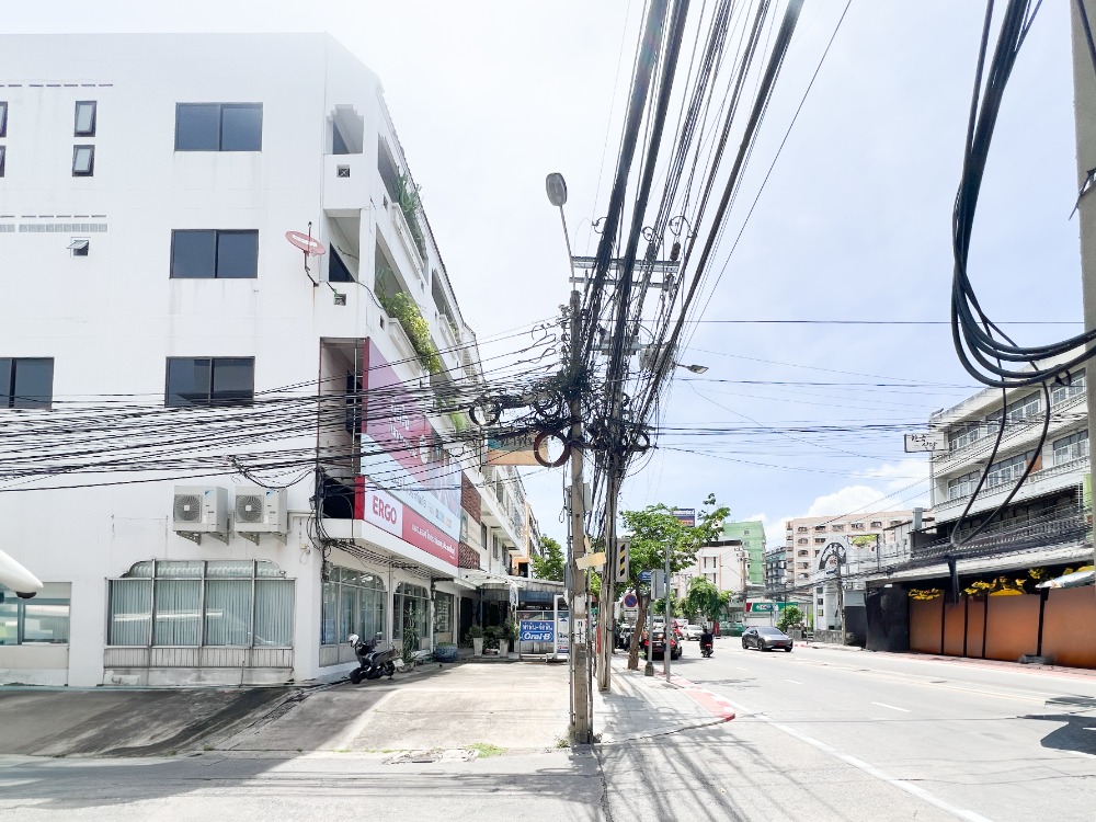 อาคารพาณิชย์ ซอยอุดมสุข 49 / 4.5 ชั้น (ขาย), Commercial Building Soi Udomsuk 49 / 4.5 Storey (FOR SALE) PUY376