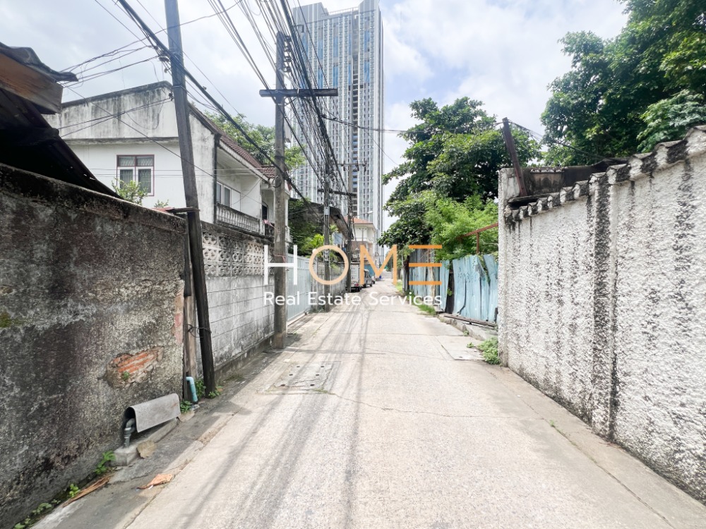 ที่ดินพร้อมสิ่งปลูกสร้าง ซอยภูมิจิตร / 208 ตารางวา (ขาย), Land with Building Soi Phumijit / 832 Square Metre (FOR SALE) PUY364