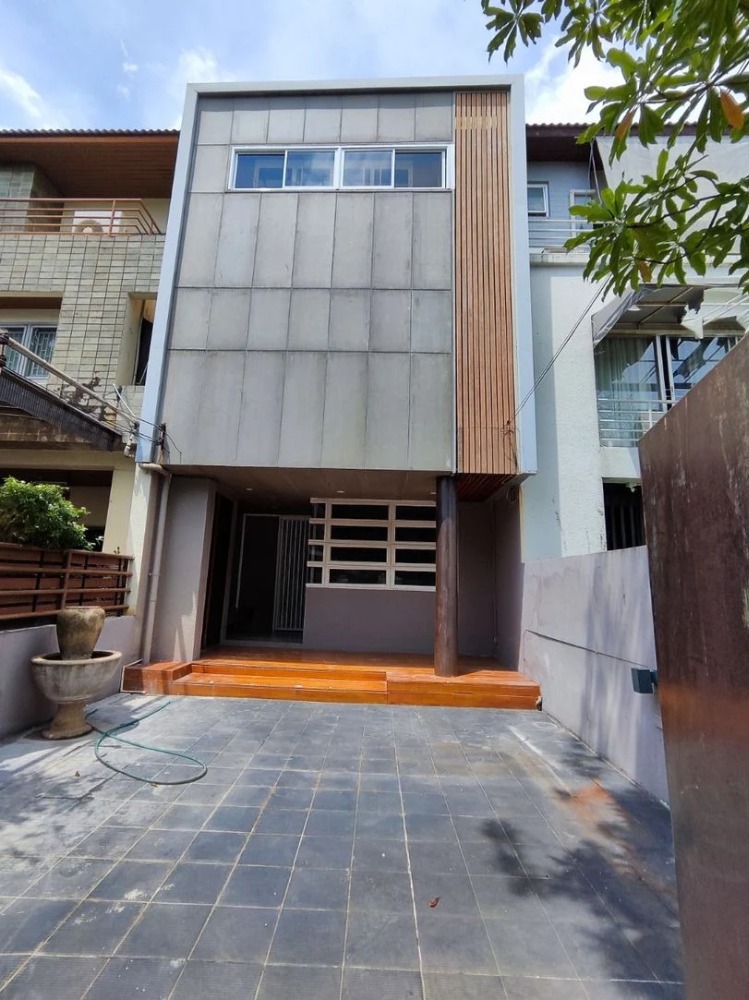 ทาวน์โฮม รัชดา 32 / 5 ห้องนอน (ขาย), Townhome Ratchada 32 / 5 Bedrooms (FOR SALE) MEAW530