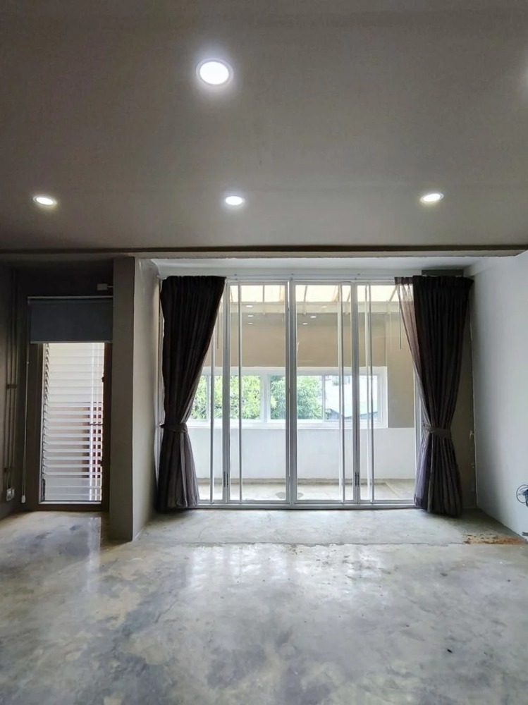 ทาวน์โฮม รัชดา 32 / 5 ห้องนอน (ขาย), Townhome Ratchada 32 / 5 Bedrooms (FOR SALE) MEAW530