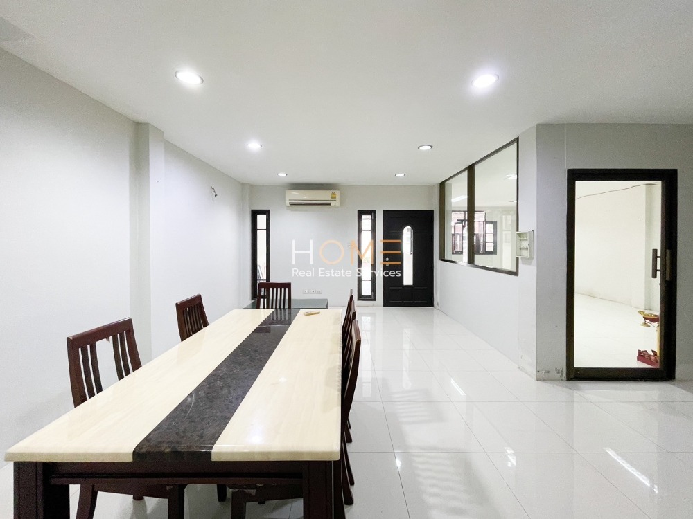 ทาวน์เฮ้าส์ ซอยจรัญสนิทวงศ์ 95/1 / 3 ห้องนอน (ขาย), Townhouse Soi Charansanitwong 95/1 / 3 Bedrooms (SALE) MHOW262