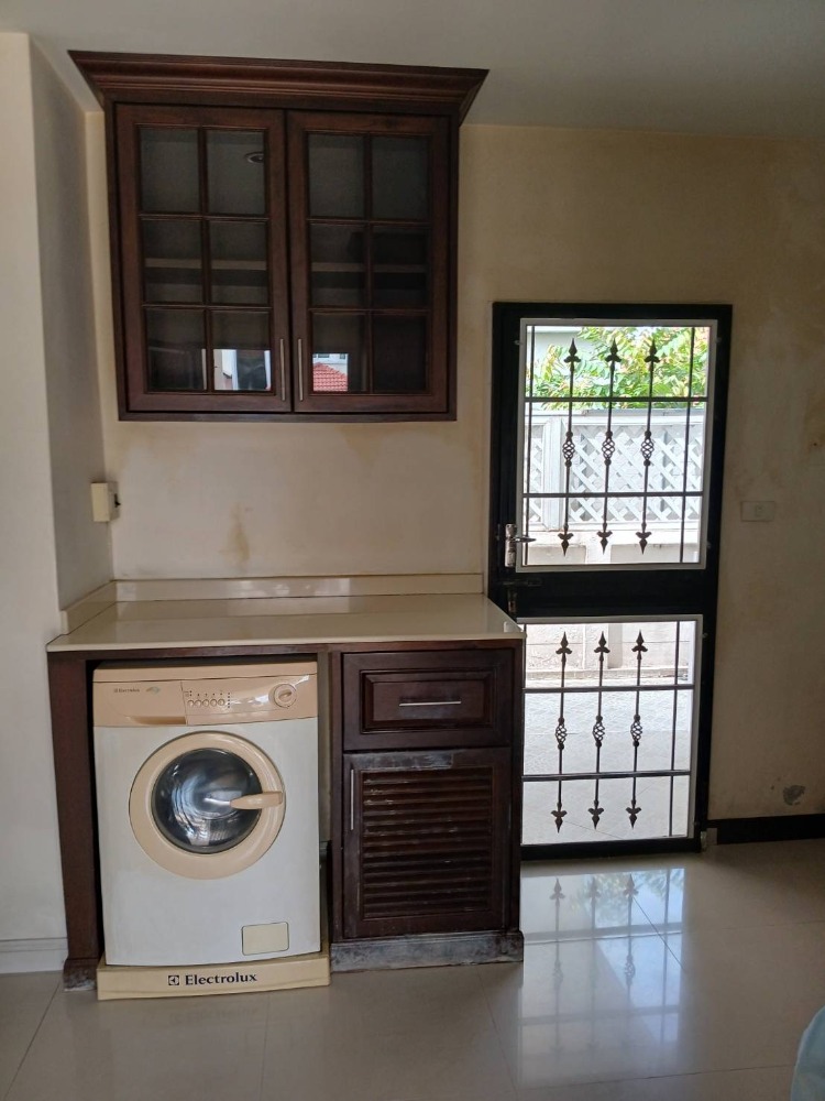 บ้านเดี่ยว วราภิรมย์ วัชรพล / 3 ห้องนอน (ขาย), Warapirom Watcharapol / Detached House 3 Bedrooms (FOR SALE) FEW071