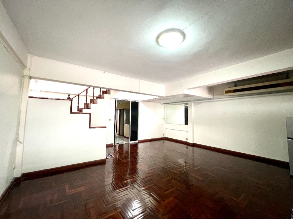 ทาวน์เฮ้าส์ ลาดพร้าว 18 / 5 ห้องนอน (ขาย), Townhouse Ladprao 18 / 5 Bedrooms (FOR SALE) NUB564