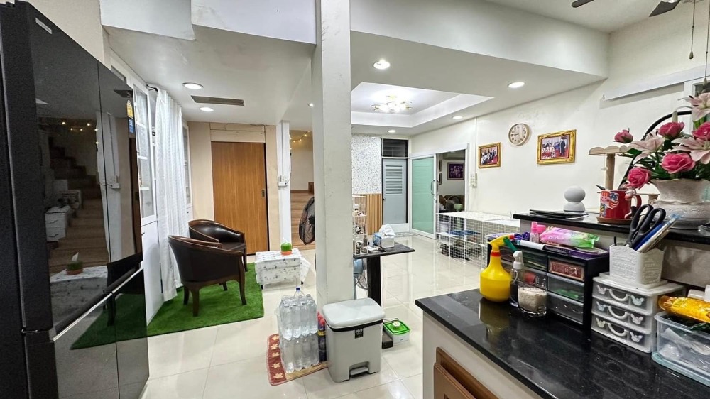 ทาวน์โฮม ลาดพร้าว 18 แยก 3 / 3 ห้องนอน (ขาย), Townhome Ladprao 18 Yaek 3 / 3 Bedrooms (FOR SALE) NUB697