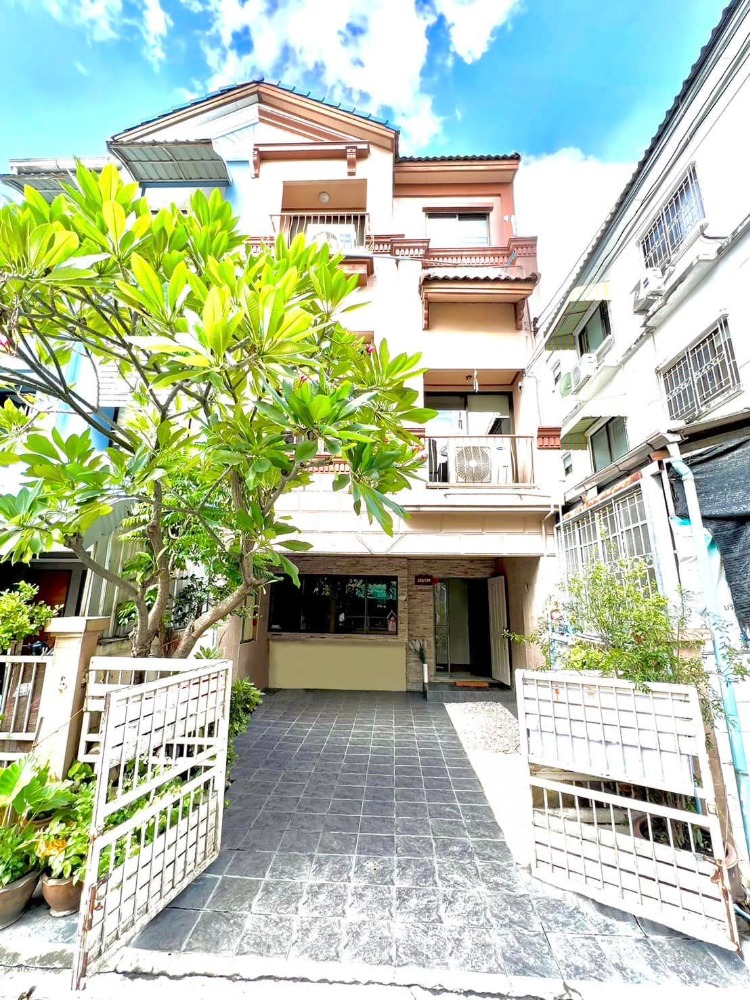 ทาวน์โฮม บ้านกลางเมือง เหม่งจ๋าย - ลาดพร้าว / 3 ห้องนอน (ขาย), Baan Klang Muang Mengjai - Ladprao / Townhome 3 Bedrooms (FOR SALE) NUB701