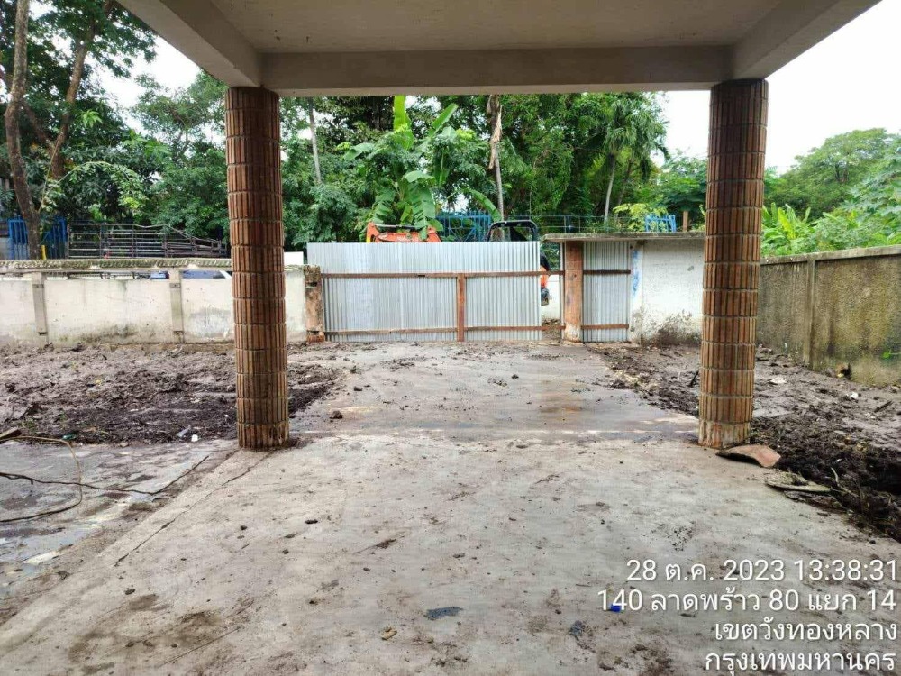 บ้านพร้อมที่ดิน ลาดพร้าว 80 แยก 14 / 126 ตารางวา (ขาย), House with Land Ladprao 80 Yaek 14 / 126 Square Wa (FOR SALE) RUK858