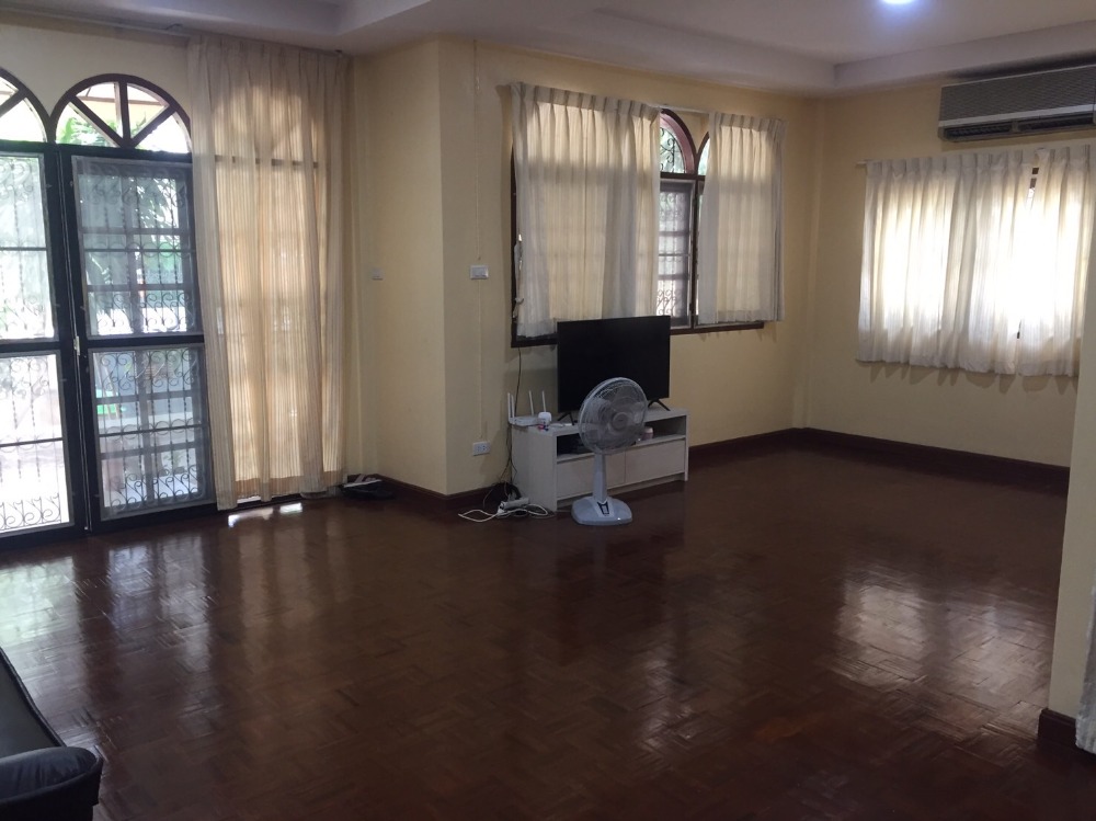 บ้านพร้อมที่ดิน ถ.บางแสนสาย 2 หน้าซอย 13 / 3 ห้องนอน (ขาย), House with Land Bang Saen Sai 2 Road in front of Soi 13 / 3 Bedrooms (SALE) AA048