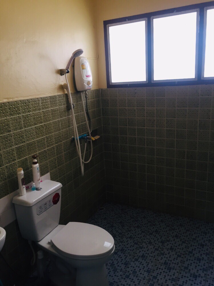 บ้านพร้อมที่ดิน ถ.บางแสนสาย 2 หน้าซอย 13 / 3 ห้องนอน (ขาย), House with Land Bang Saen Sai 2 Road in front of Soi 13 / 3 Bedrooms (SALE) AA048