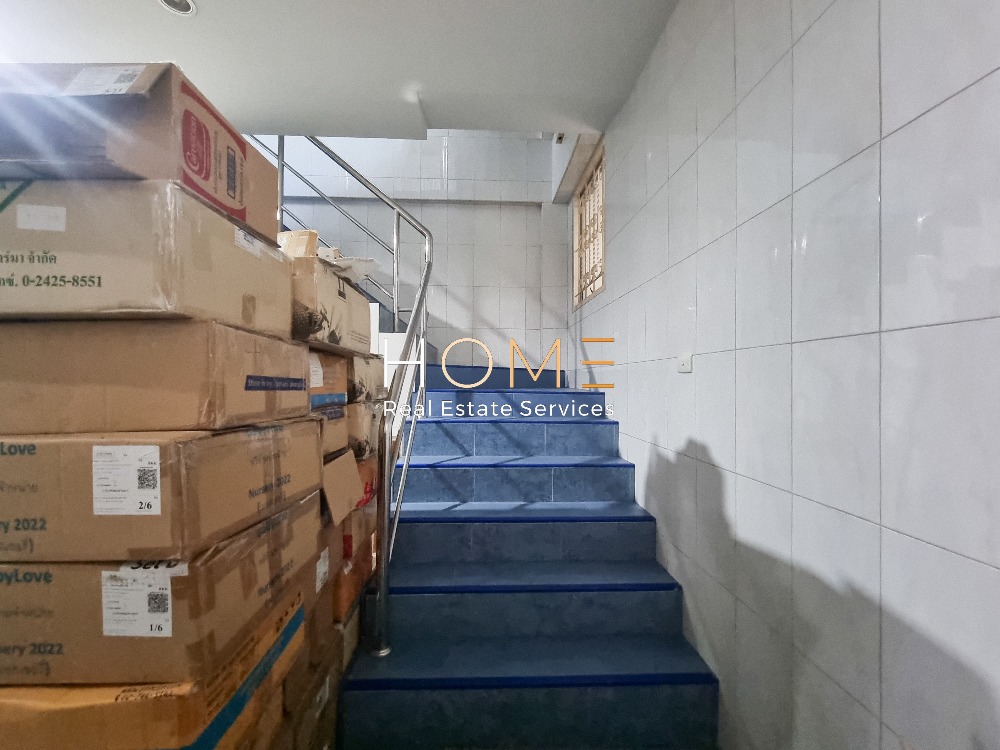 อาคารพาณิชย์ รามคำแหง 104 / 3 ชั้น (ขาย), Commercial Building Ramkhamhaeng 104 / 3 Storey (FOR SALE) JANG247