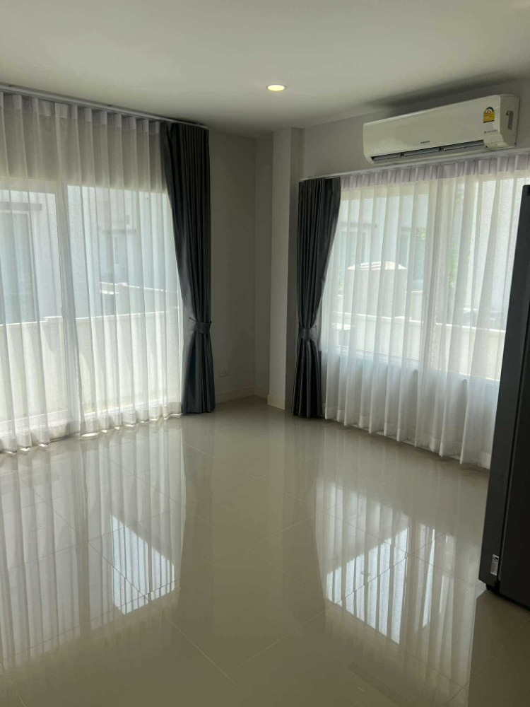 เซนโทร ประชาอุทิศ 90 / 4 ห้องนอน (ขาย), Centro Prachauthit 90 / 4 Bedrooms (SALE) DAO162