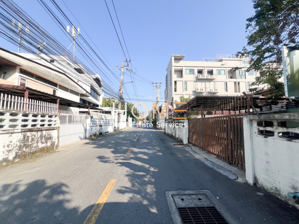 ที่ดินพร้อมสิ่งปลูกสร้าง ซอย เยาวราช / 95 ตารางวา (ขาย), Land with Building Soi Yaowarat / 95 Square Wa (FOR SALE) PUY469