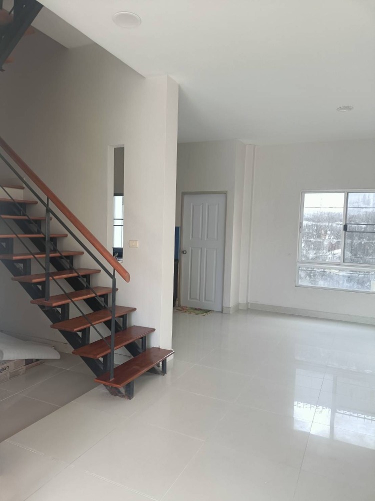 ทาวน์เฮ้าส์ วิสต้า อเวนิว วัชรพล / 3 ห้องนอน (ขาย), Vista Avenue Watcharapol / Townhouse 3 Bedrooms (FOR SALE) FEW149