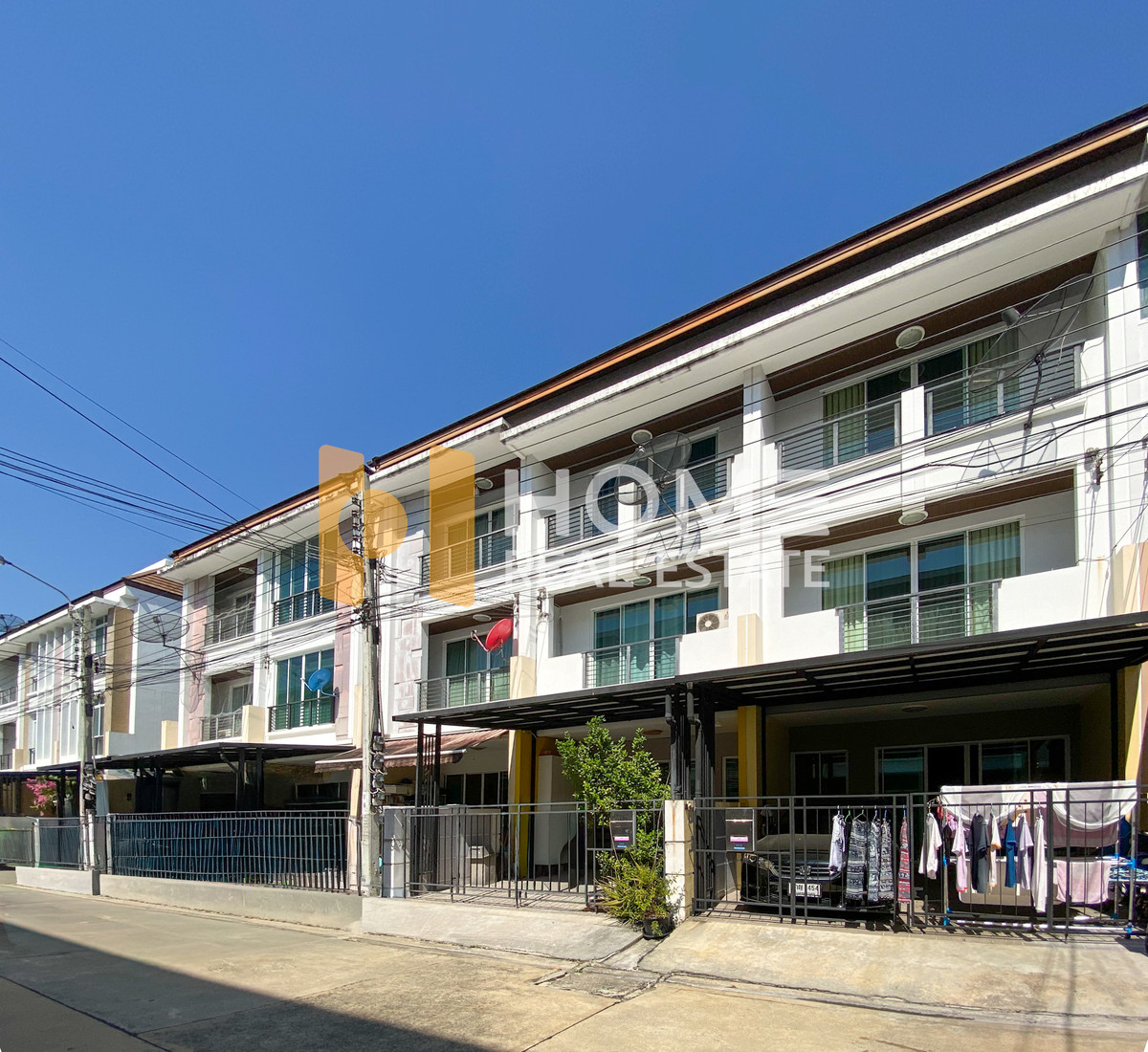 ทาวน์โฮม บ้านกลางเมือง เอสเซ้นส์ สาทร - ตากสิน 2 / 4 ห้องนอน (ขาย), Baan Klang Muang Sathorn - Taksin 2 / Townhome 4 Bedrooms (FOR SALE) BALL056