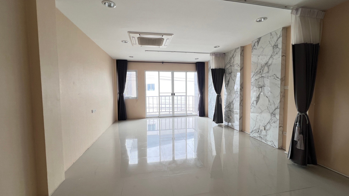 โฮมออฟฟิศ นาคนิวาส 27 / 4 ชั้น (ขาย), Home Office Nakniwat 27 / 4 Storey (FOR SALE) TPM169