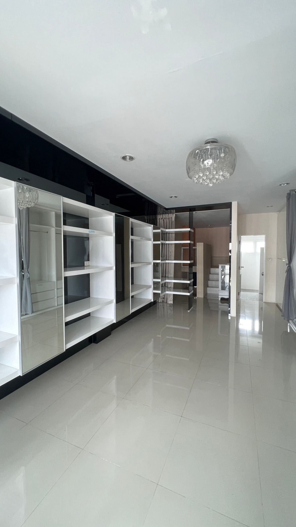 โฮมออฟฟิศ นาคนิวาส 27 / 4 ชั้น (ขาย), Home Office Nakniwat 27 / 4 Storey (FOR SALE) TPM169