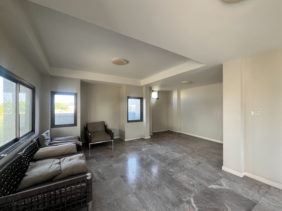 ร่มฤดี ร่มเกล้า 25/5 / 6 ห้องนอน (เช่า), Romrudee Romklao 25/5 / 6 Bedrooms (FOR RENT) BZD110