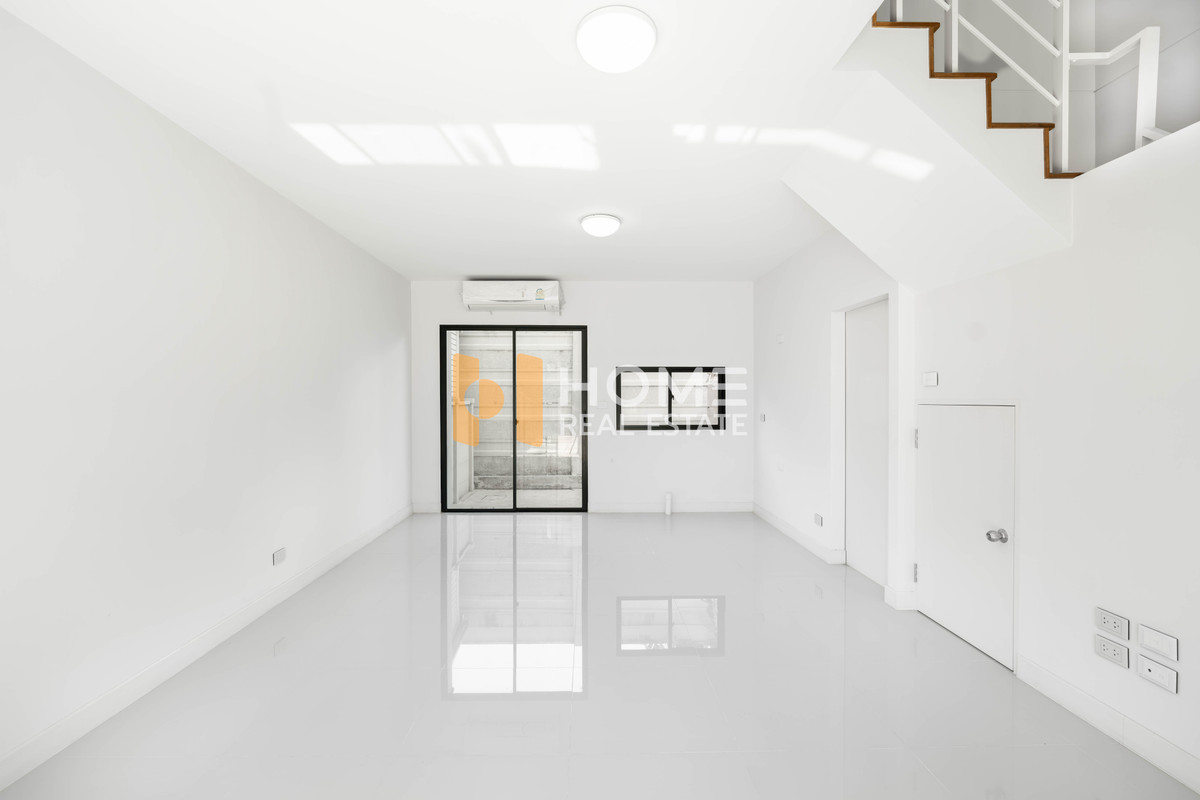 🏡✨ หลังมุมติดถนนเมน! สภาพใหม่กริบ ราคาดีที่สุดในโครงการ 💥 ทาวน์โฮม บ้านกลางเมือง ปิ่นเกล้า - จรัญ / 3 ห้องนอน (ขาย), Baan Klang Muang Pinklao - Charan / Townhome 3 Bedrooms (FOR SALE) BALL215