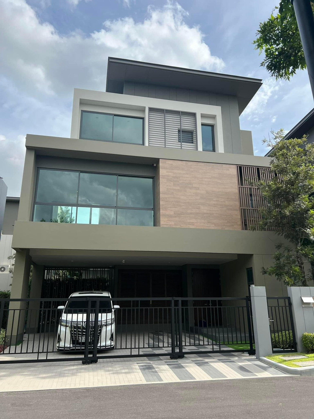 แกรนด์ บางกอก บูเลอวาร์ด ราชพฤกษ์ - พระราม 5 / 4 ห้องนอน (ขาย), Grand Bangkok Boulevard Ratchaphruek - Rama 5 / 4 Bedrooms (FOR SALE) AOM037