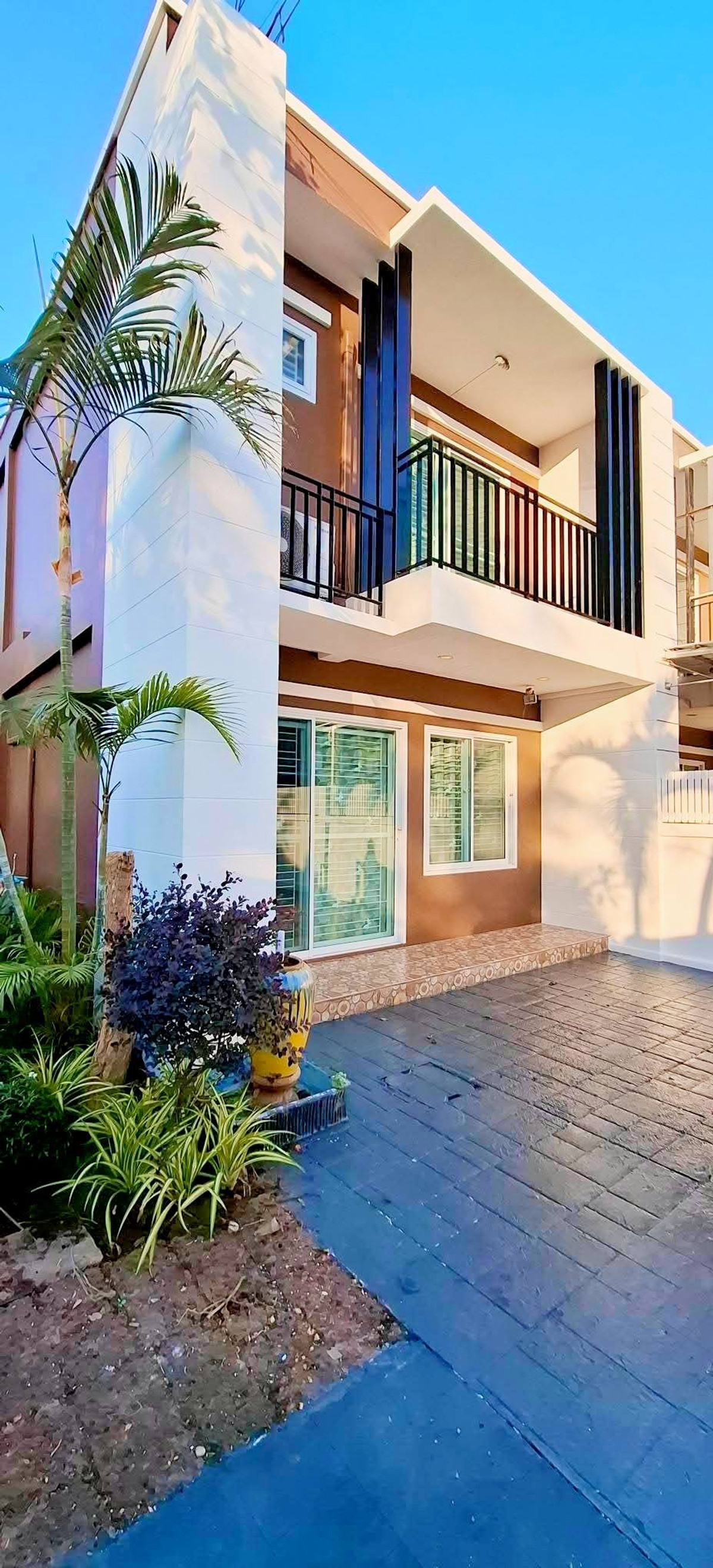 ทาวเฮ้าส์  51 ตร.วา. ซอยชัยพรวิถี 1/1 / 2 ห้องนอน (ขาย), Townhouse 51 sq.wa. Soi Chai Phorn Withee 1/1 / 2 Bedrooms (FOR SALE) BEWN035